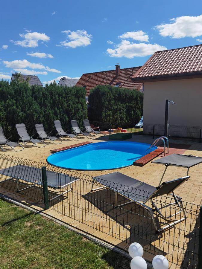 Ferienhäuser mit Pool Rewal Exterior foto