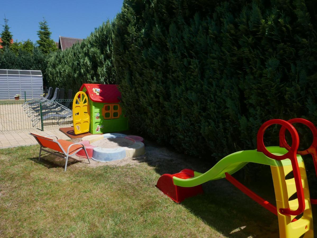 Ferienhäuser mit Pool Rewal Exterior foto