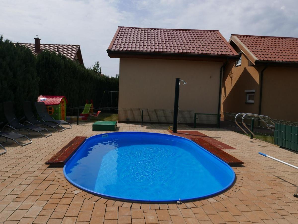 Ferienhäuser mit Pool Rewal Exterior foto